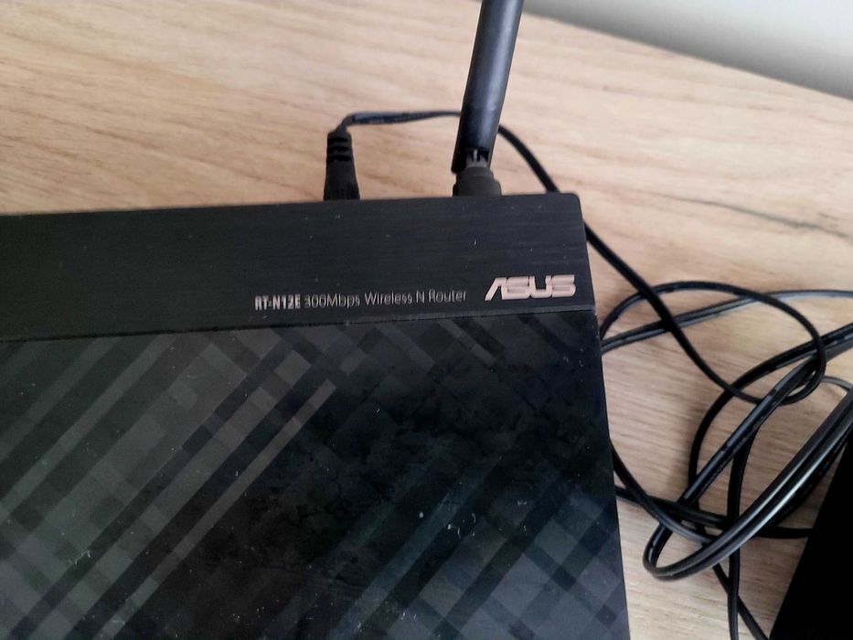Router wireless Asus RT-N12E