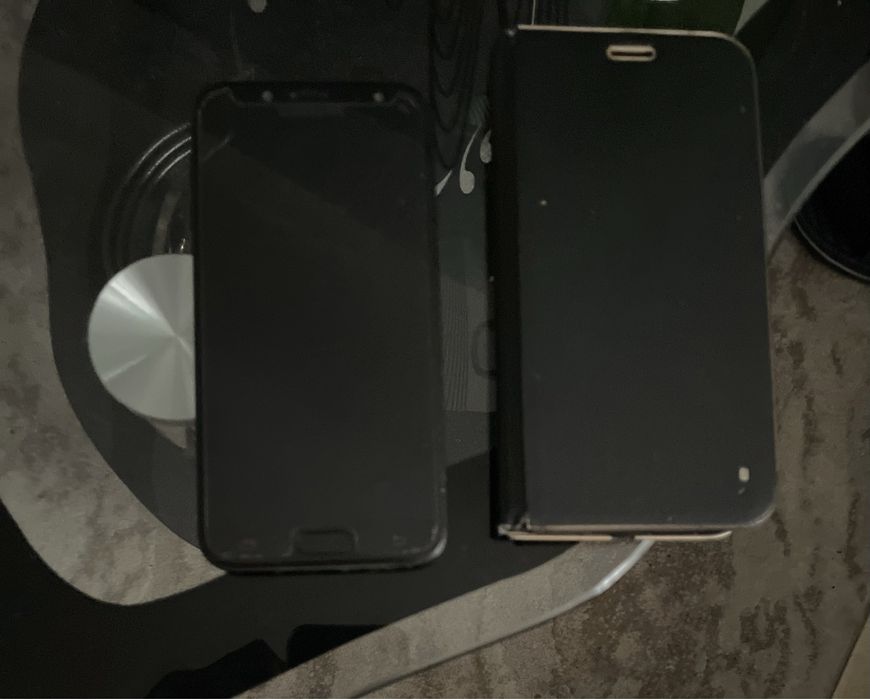 Телефон Samsung J7