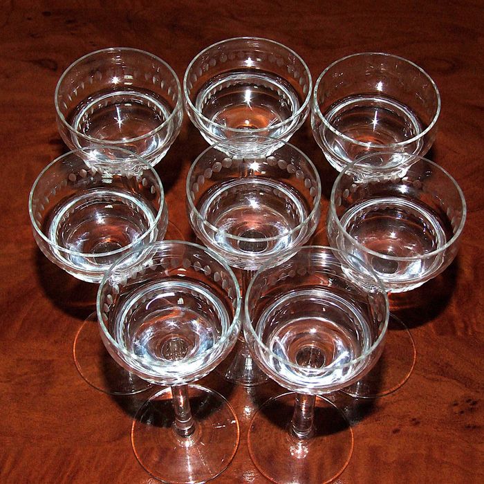 Set de 8 pahare din cristal, gravura manuala, ideale pt. mese festive, IMPECABILE, 349 Lei