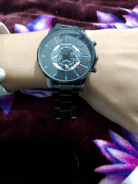 Новые часы стильные.