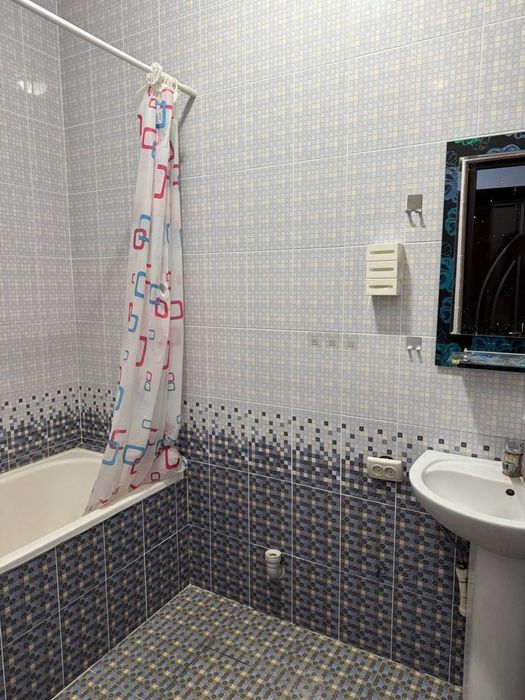 Шайх-ул- олам масжиди олдида жойлашган 2хонали уй сотилади