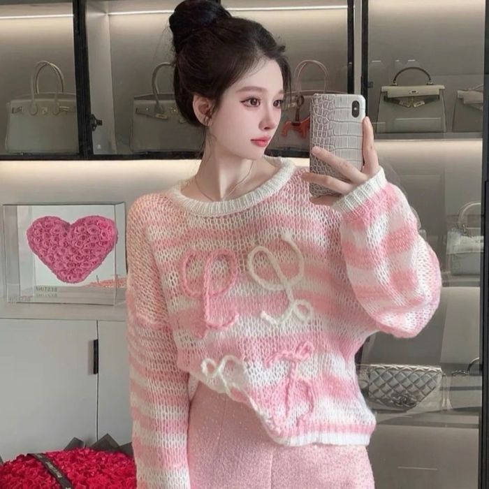 Розовая вязаная LOEWE