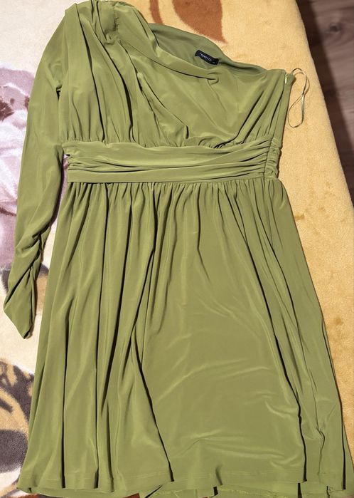 Елегантна зелена рокля – размер 44, много стилна