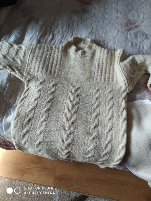 Ръчно плетени фланели и пуловери от вълна Чисто нови