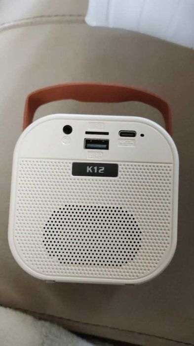 нова тонколона с 2 микрофона