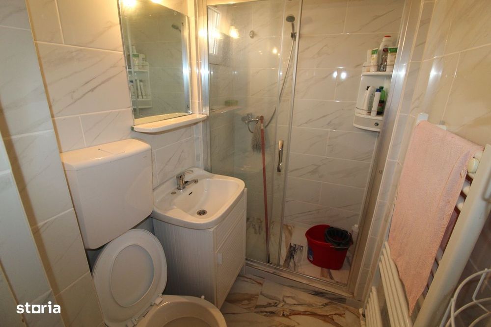 Vând apartament cu 3 camere în Hunedoara, Micro6-Str.Batiz, etaj 3...