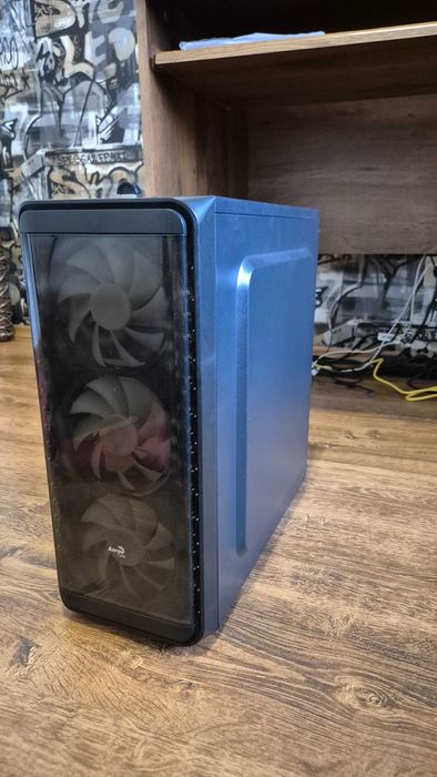 Настолен компютър // rx 580 // r3 3100 // 16GB RAM