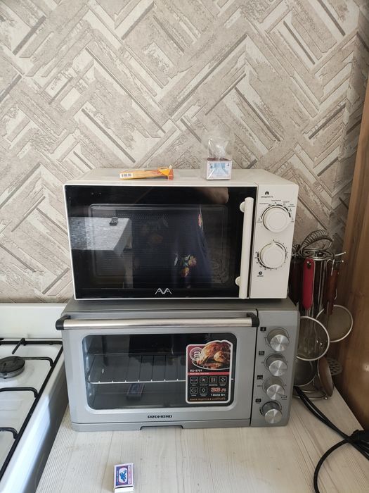 Продам стол, микроволновку