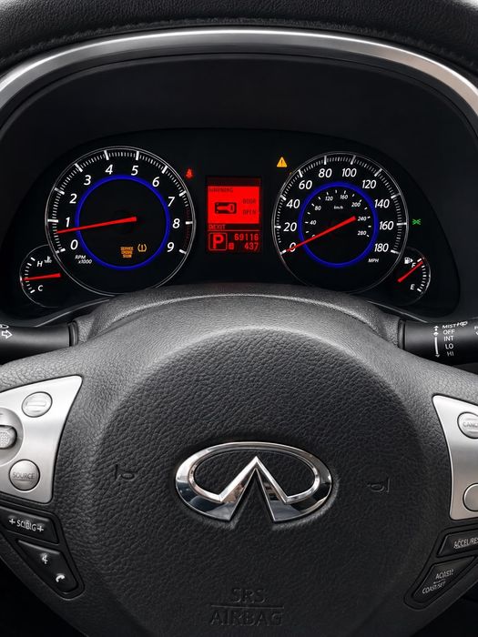 Продам автомобиль Infiniti FX35