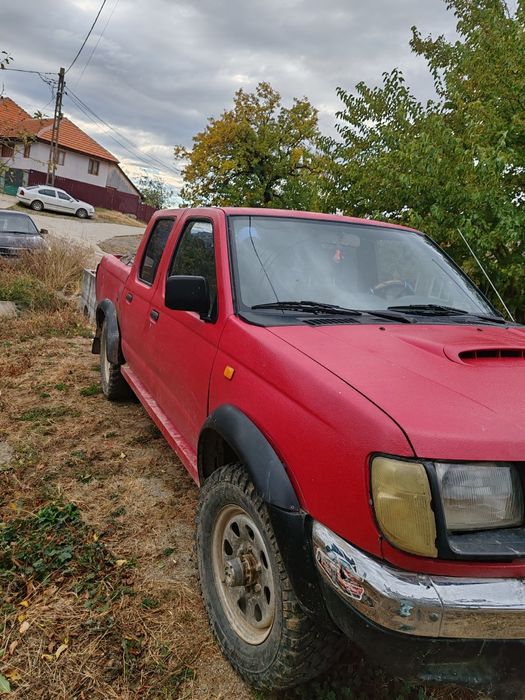 Vând jeep Navara 2002