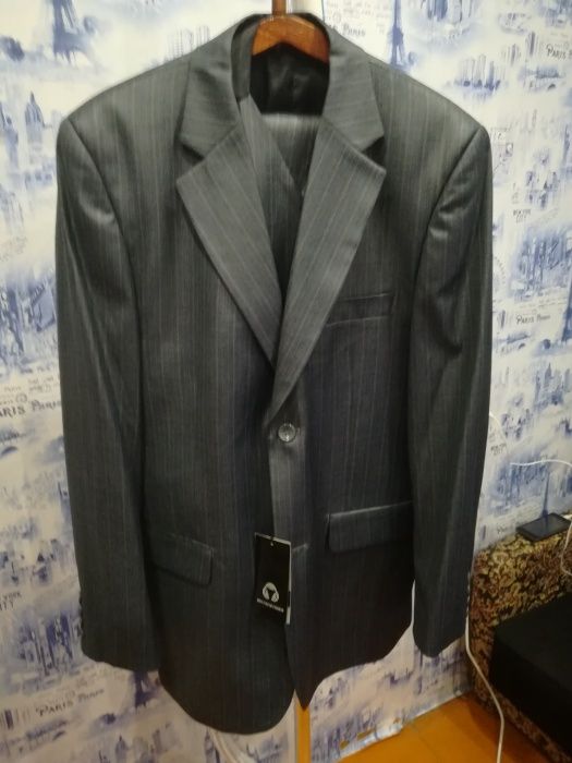 Продам костюм тройка