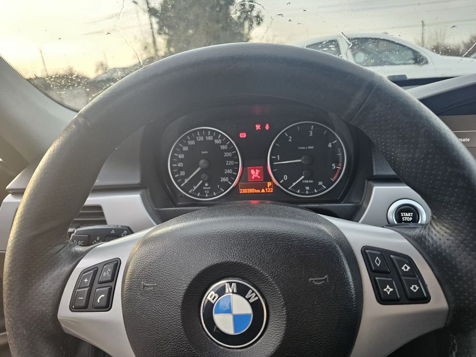 Vand Bmw 320D (E90) AUTOMAT

• Motorizare: 2.0 Diesel (320d)
• An fabr