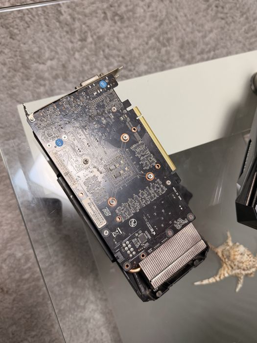 Vand placa Nividia Geforce  2060