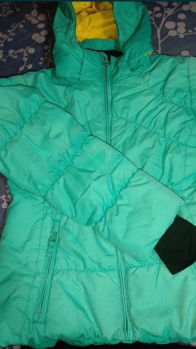 Продам б/у куртку для девочк рост 134-140и