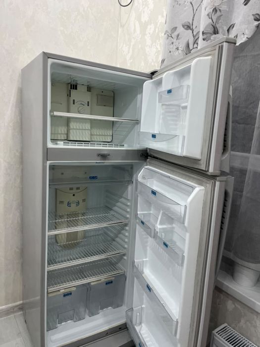 Холодильник двухкамерный