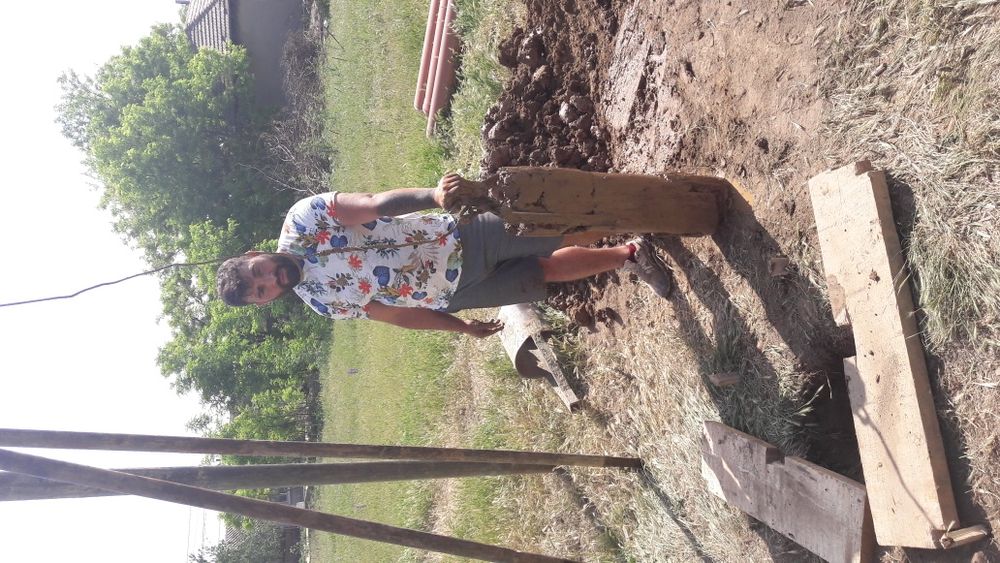 Executam foraje puturi Apa