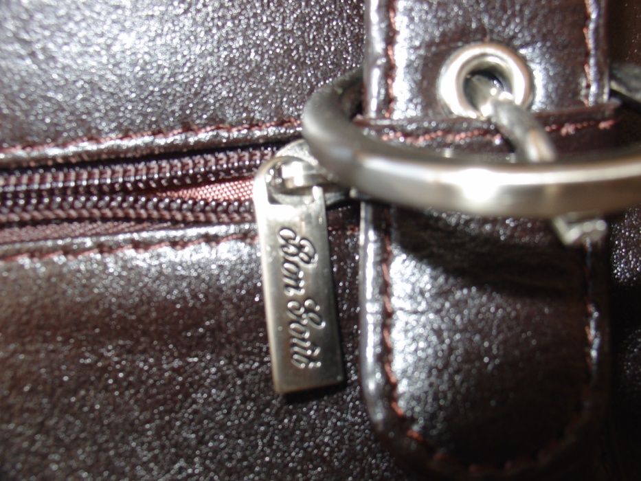 Vand geanta piele , culoare maro, marca Bon Gout