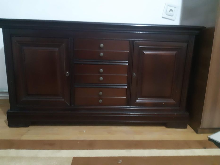 Vand mobila din lemn masiv