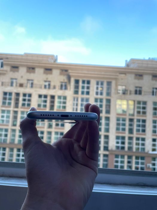 Обменяю Iphone 11 белый