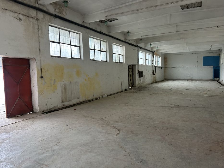 Inchiriez hala 130 m2 zona napolact