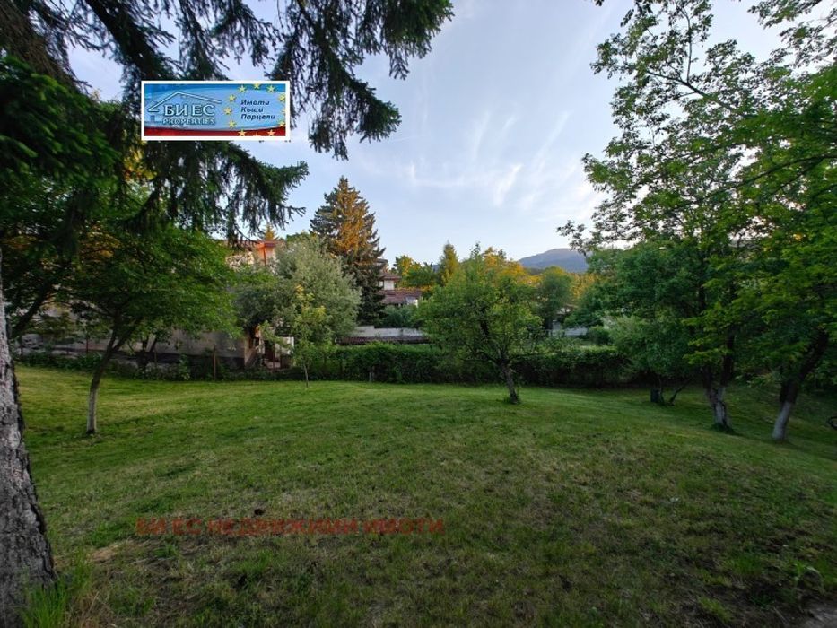 Къща в с. Панчарево 218m² и двор 820 м² - в.з. Косанин дол