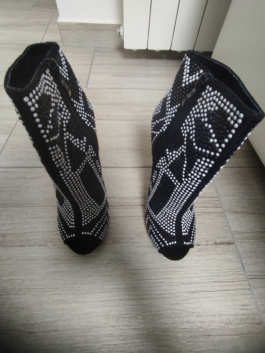 Дамски боти с отворени пръсти номер 37