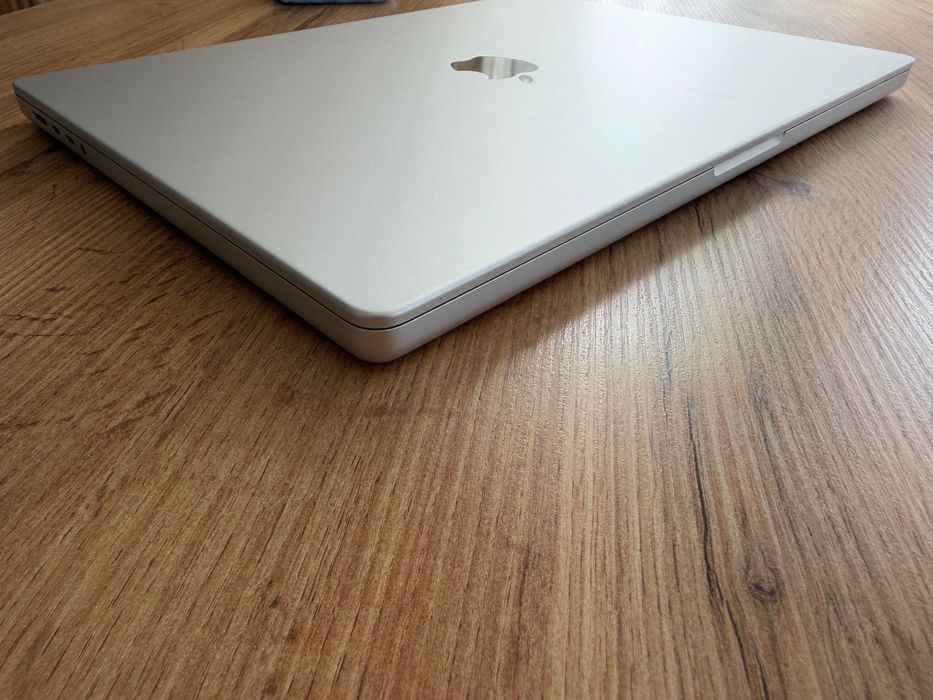 MacBook Pro 16" M4 PRO Chip 14-CPU/20-GPU/24GB RAM/512 SSD
