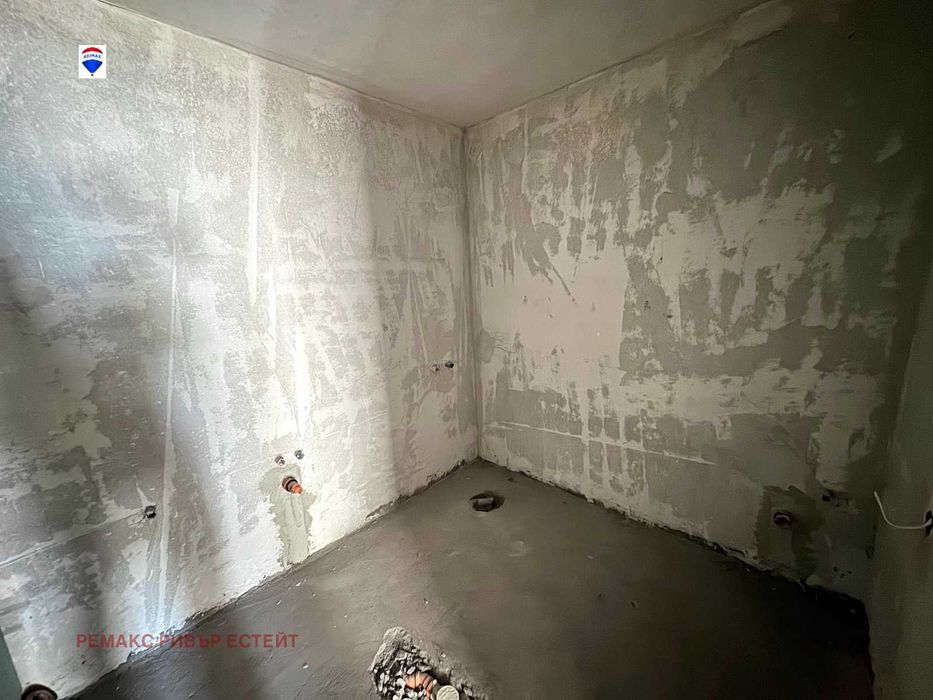 Продава се Тристаен апартамент в Русе, Център - 95 кв.м за 2011 €/кв.м - Снимка #10