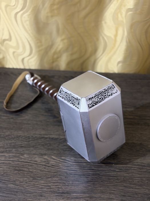 Продам игрушечный молот Тора