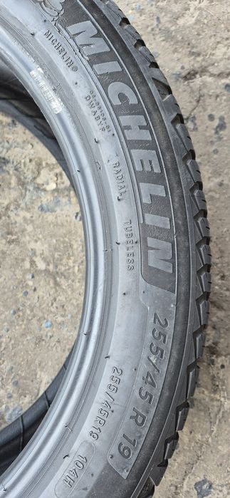 4 anvelope M+S Michelin,fata 235/50/19,spate 255/45/19.Pretul este pe bucata