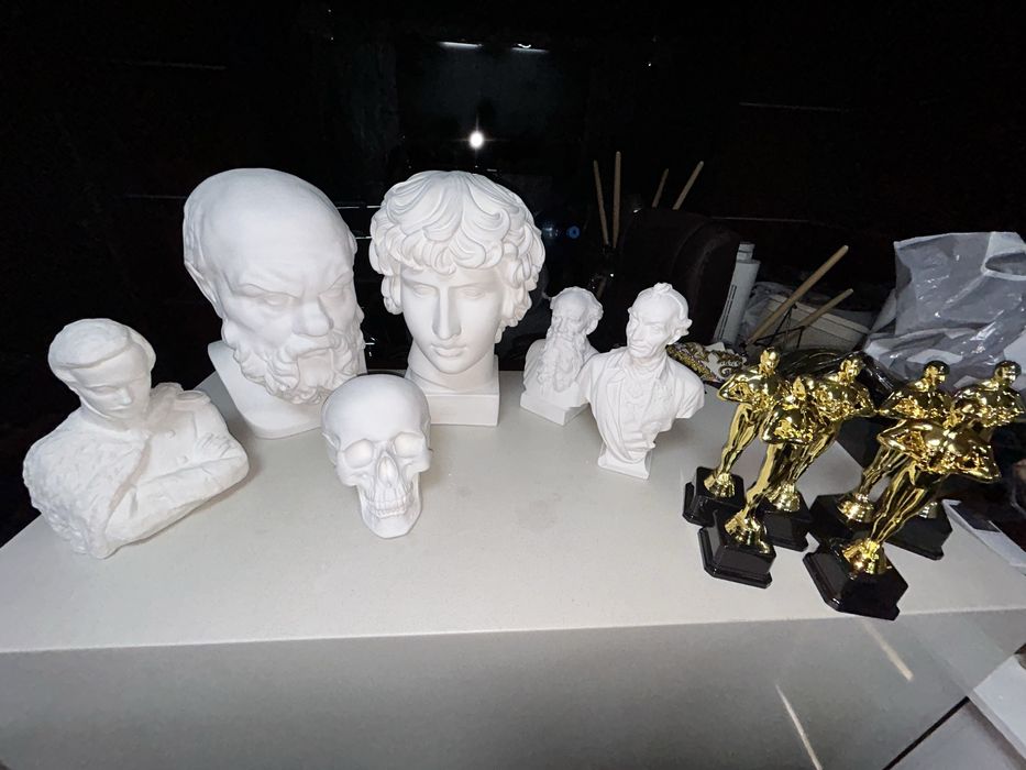 Статуи/декор/статуэтки/награды