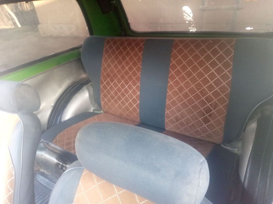 Niva 4x4 avtomobili sotiladi