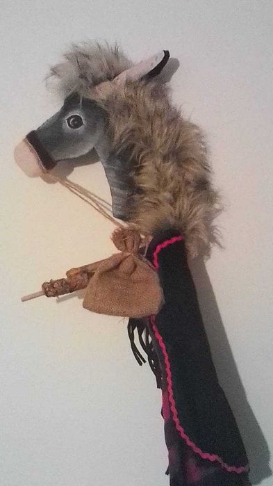 Театрален декор и кукли-герои