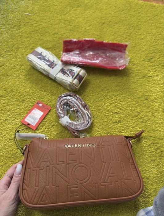 Geanta umar Valentino