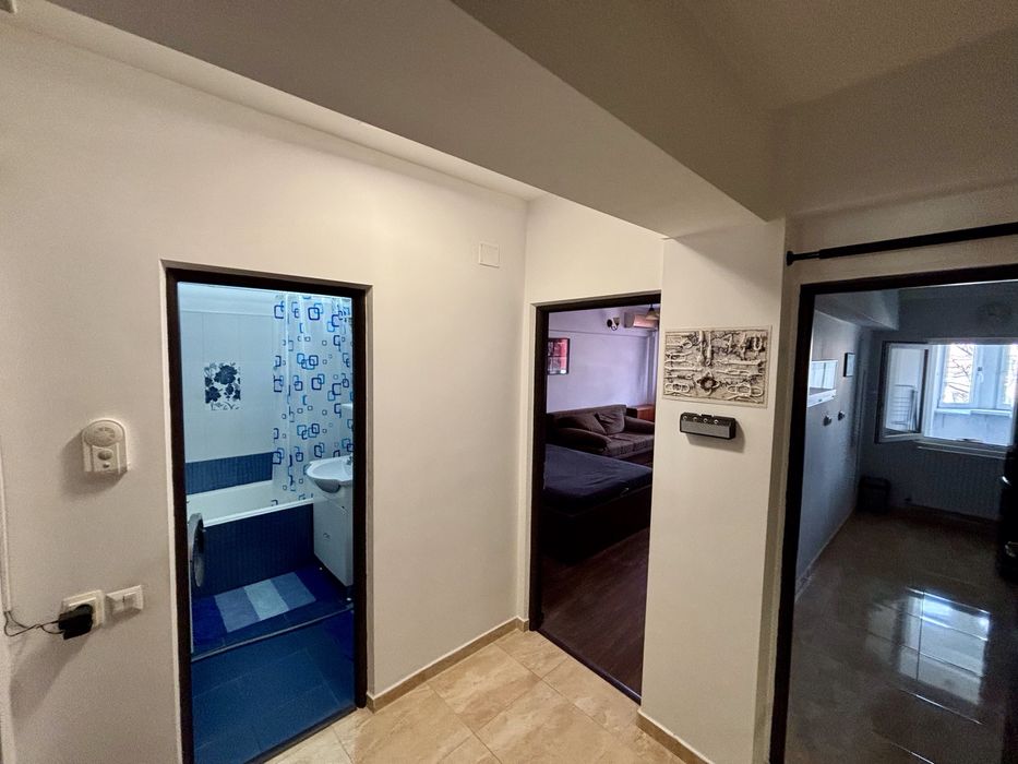 Garsoniera decomandata ultracentral Irish Pub / plaja Modern