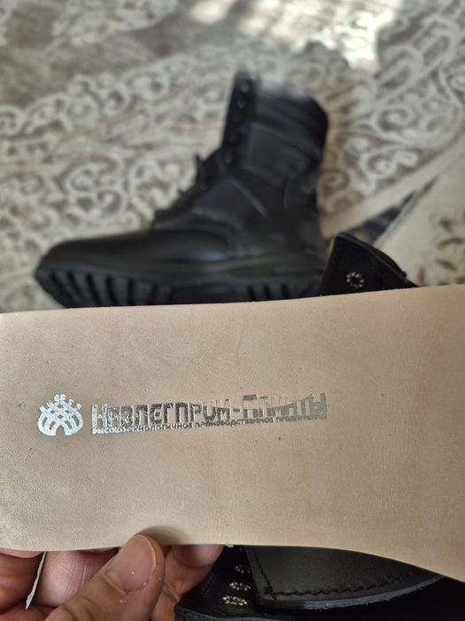 Берцы новые кожанные 42 р