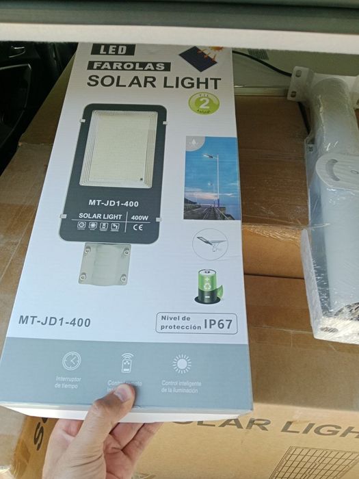 Солниный LED прожектор