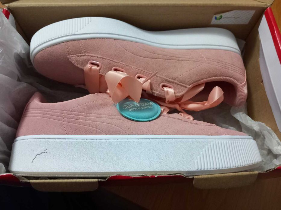 Нови дамски сникърси Puma Vikky Stacked Ribbon S, велур, цвят праскова