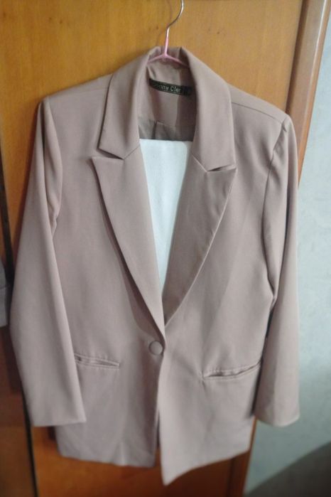 Kostyum kurtka, plash, palto kelishilgan narxda sotiladi