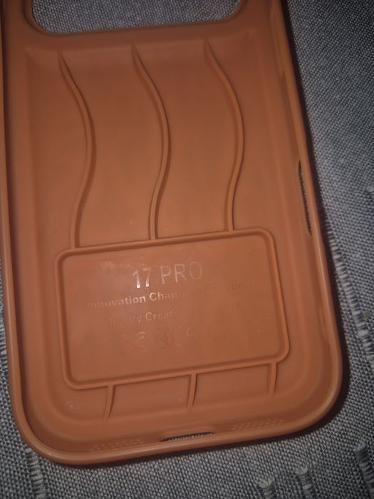 Iphon 17 pro кейс