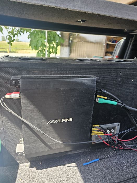 Vând subwoofer 1000w, 2 difuzoare, 350 rms reali