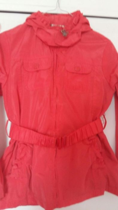 Geaca 8 ani si pardesiu lanita fetițe 5-6 ani. Stare foarte bună.