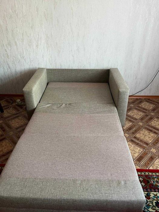 Продам стол в гостиную