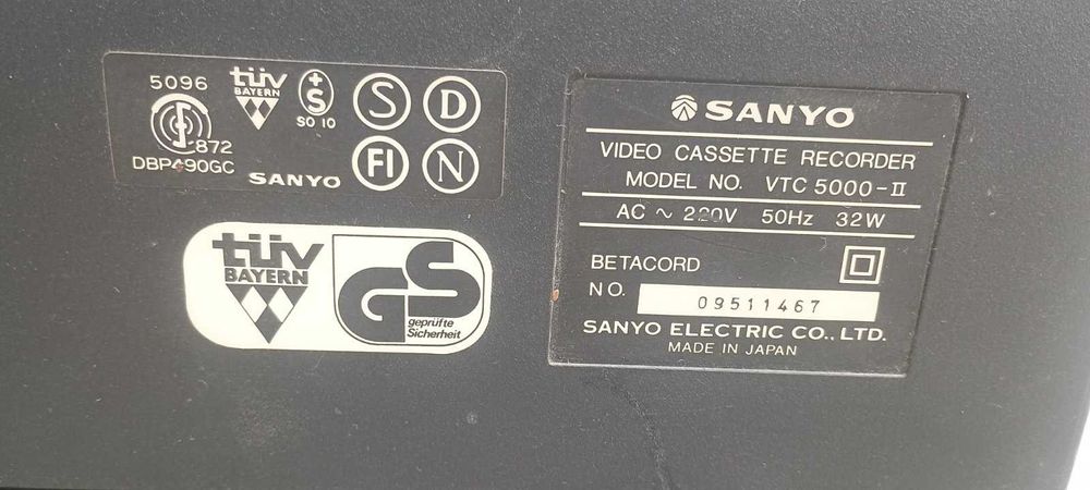 Sony Betamax SL-T7ME + SANYO VTC5000-II video cassette recorder