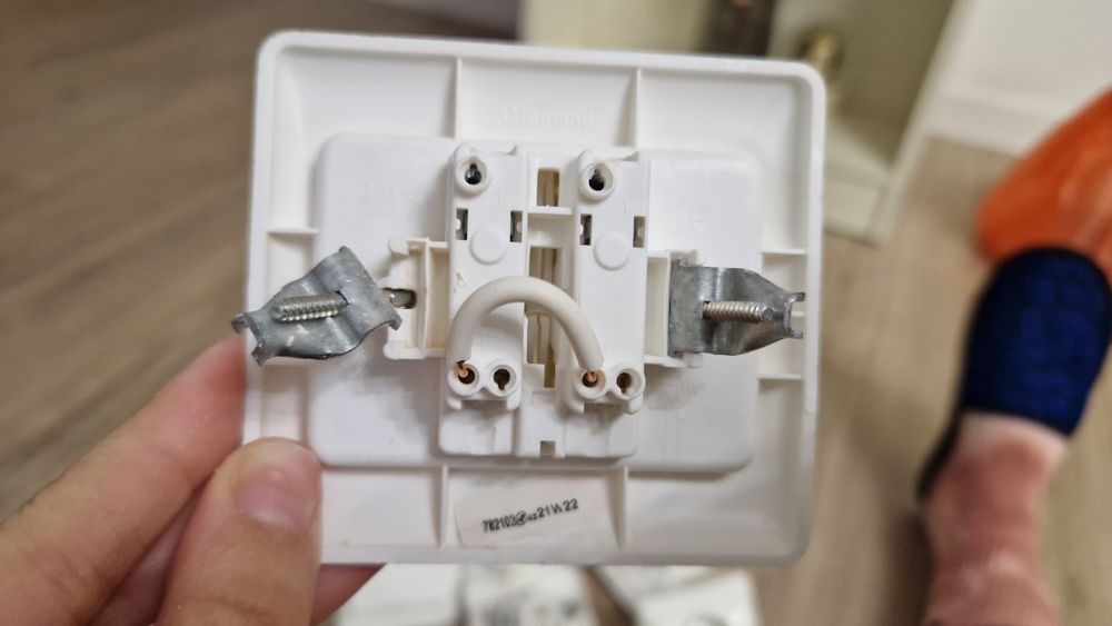 Ел. Ключ и контакт на Legrand