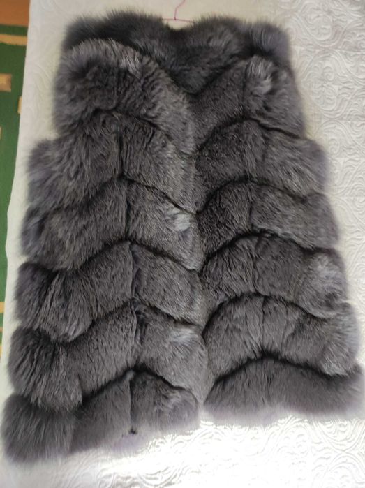 Vând vestă din blană naturală...