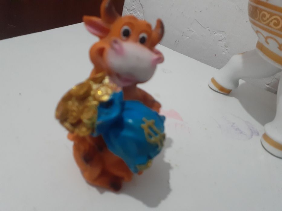 Сувениры, игрушки.