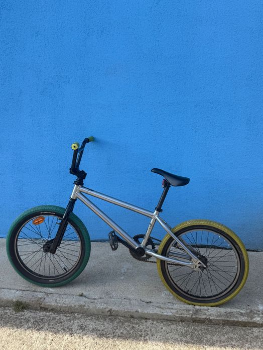 Продавам велосипед bmx !
