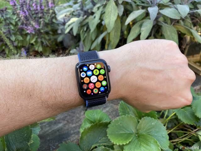 Срочно продам часы Apple watch se 2 шт