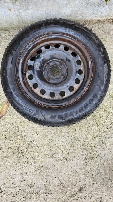 Vand doua roti cu genti sau fara genti .175/70R14 m+s